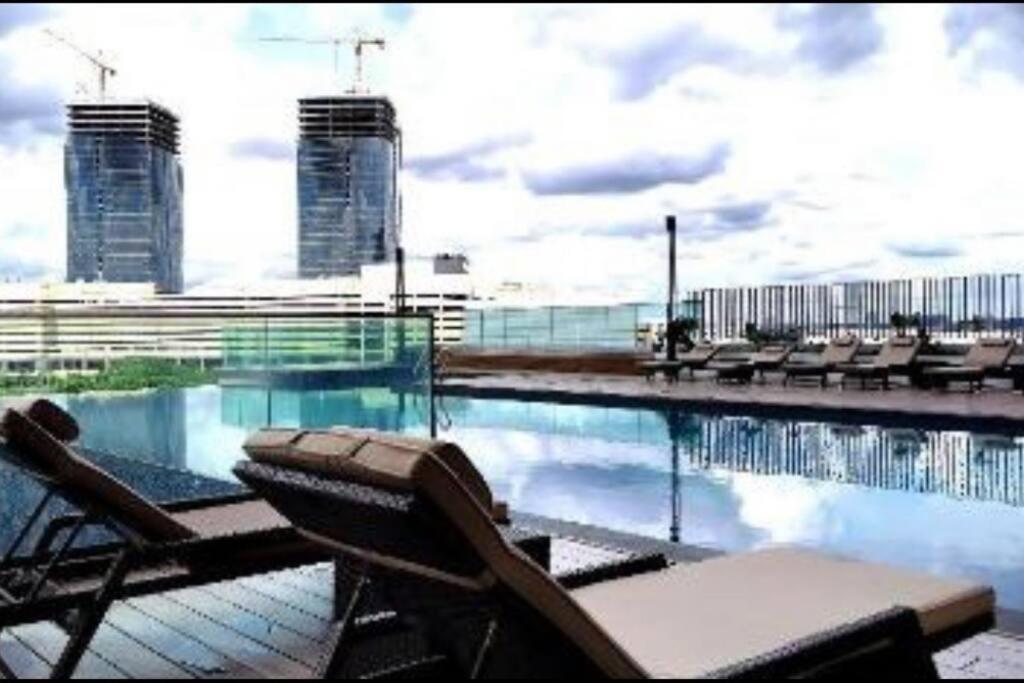 In Mid-valley Southkey/ 1 Bedroom/ 3 Pax Johor Bahru