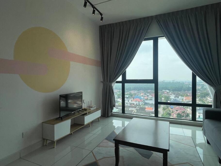 In Mid-valley Southkey/ 1 Bedroom/ 3 Pax Johor Bahru