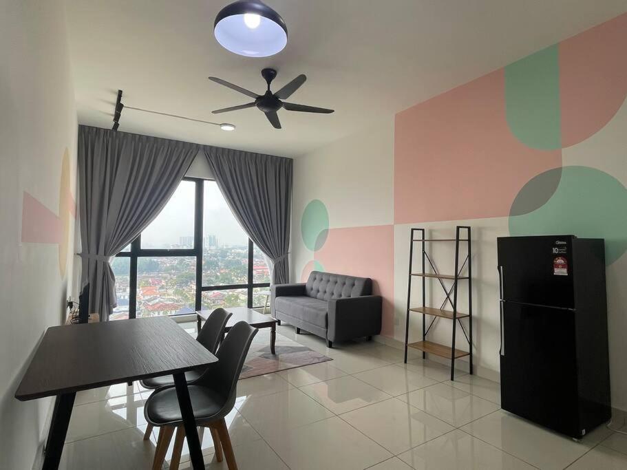 In Mid-valley Southkey/ 1 Bedroom/ 3 Pax Johor Bahru